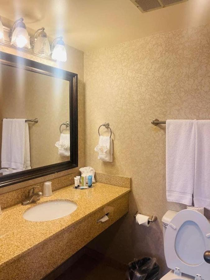 Senate Suites Extended Stay Hotel Топика Экстерьер фото