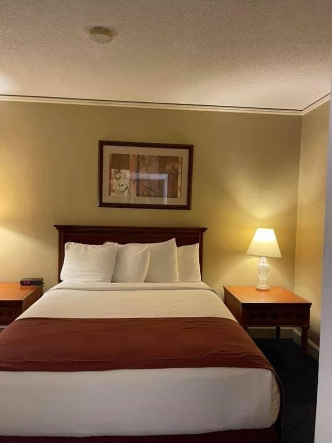 Senate Suites Extended Stay Hotel Топика Экстерьер фото