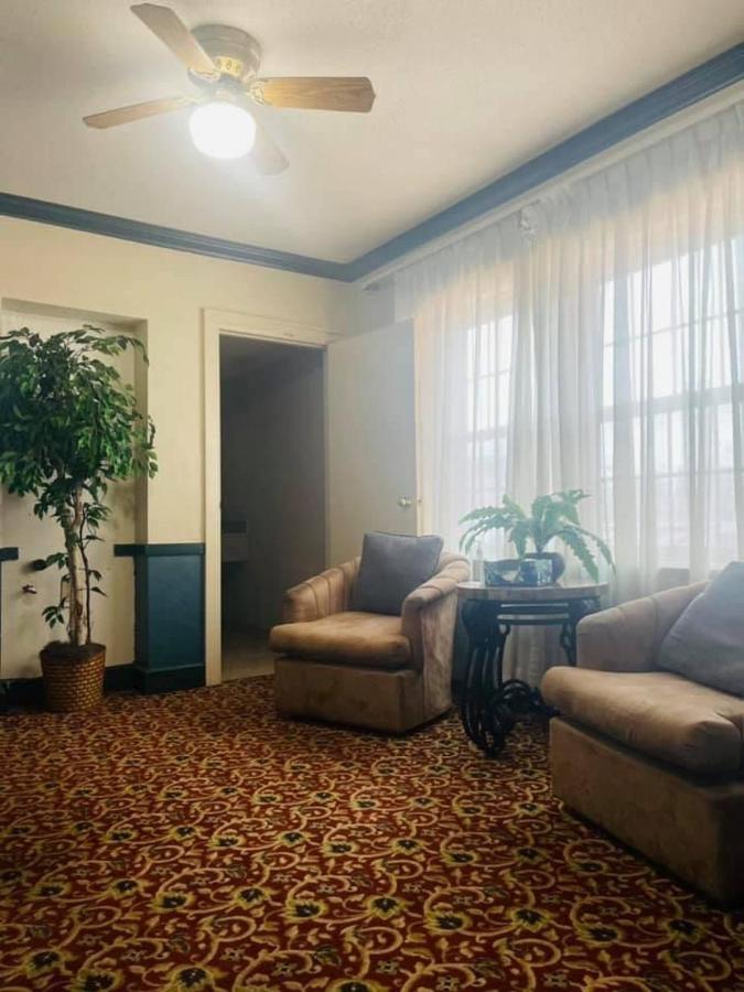 Senate Suites Extended Stay Hotel Топика Экстерьер фото