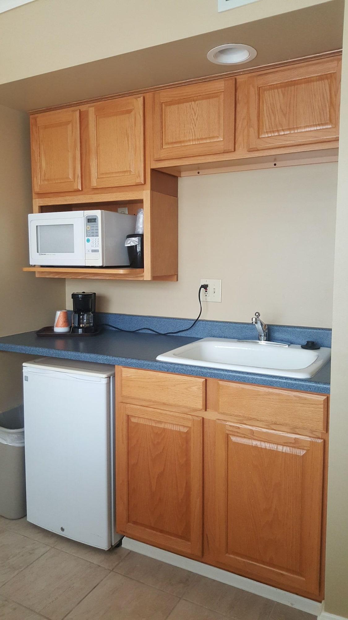 Senate Suites Extended Stay Hotel Топика Экстерьер фото