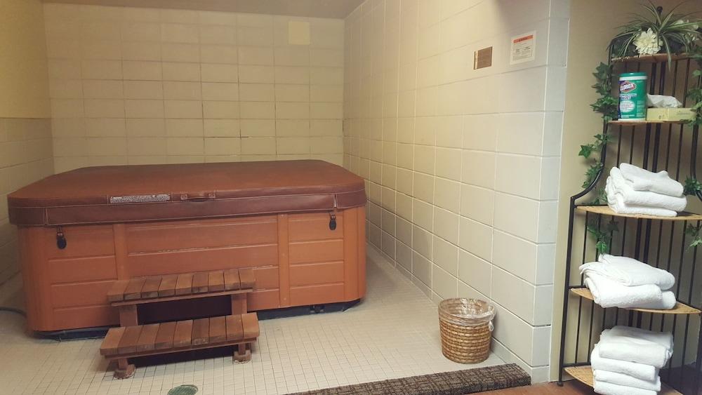 Senate Suites Extended Stay Hotel Топика Экстерьер фото