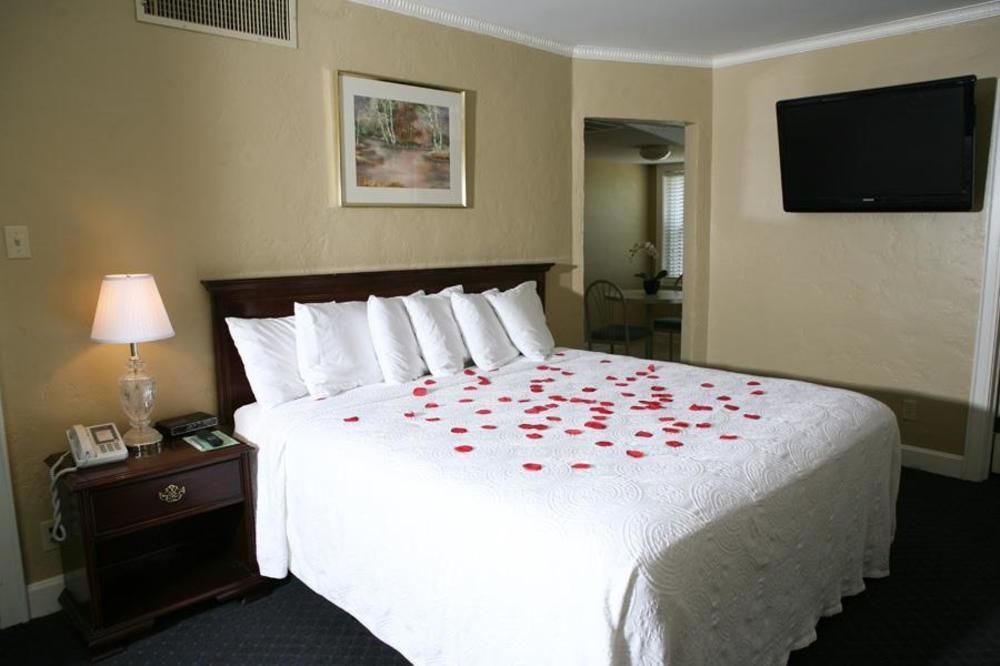 Senate Suites Extended Stay Hotel Топика Экстерьер фото