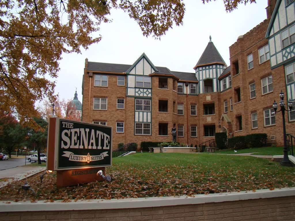Senate Suites Extended Stay Hotel Топика Экстерьер фото