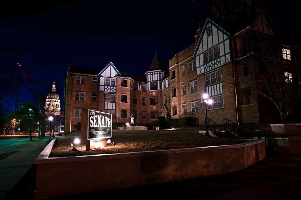 Senate Suites Extended Stay Hotel Топика Экстерьер фото