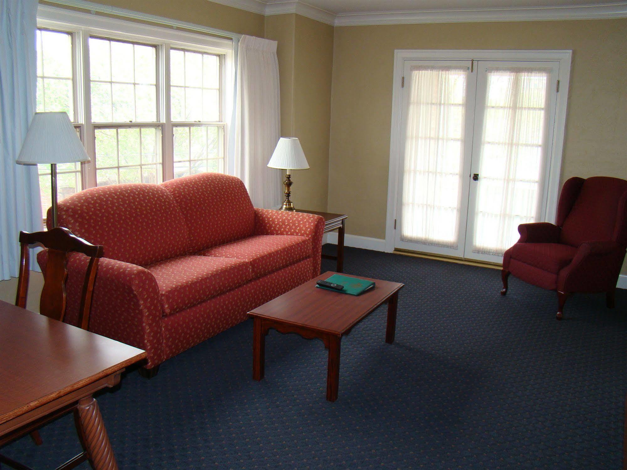 Senate Suites Extended Stay Hotel Топика Экстерьер фото
