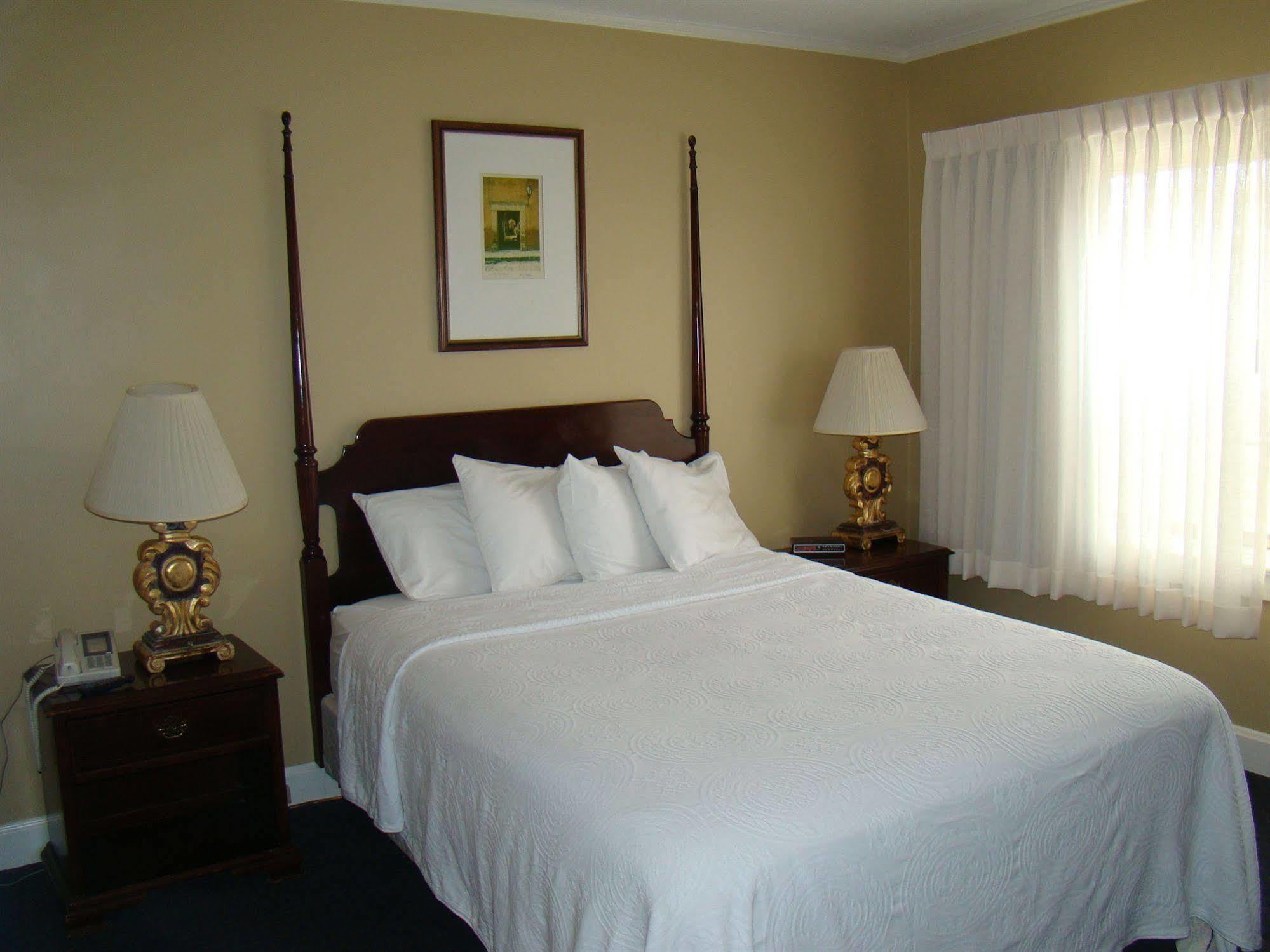 Senate Suites Extended Stay Hotel Топика Экстерьер фото