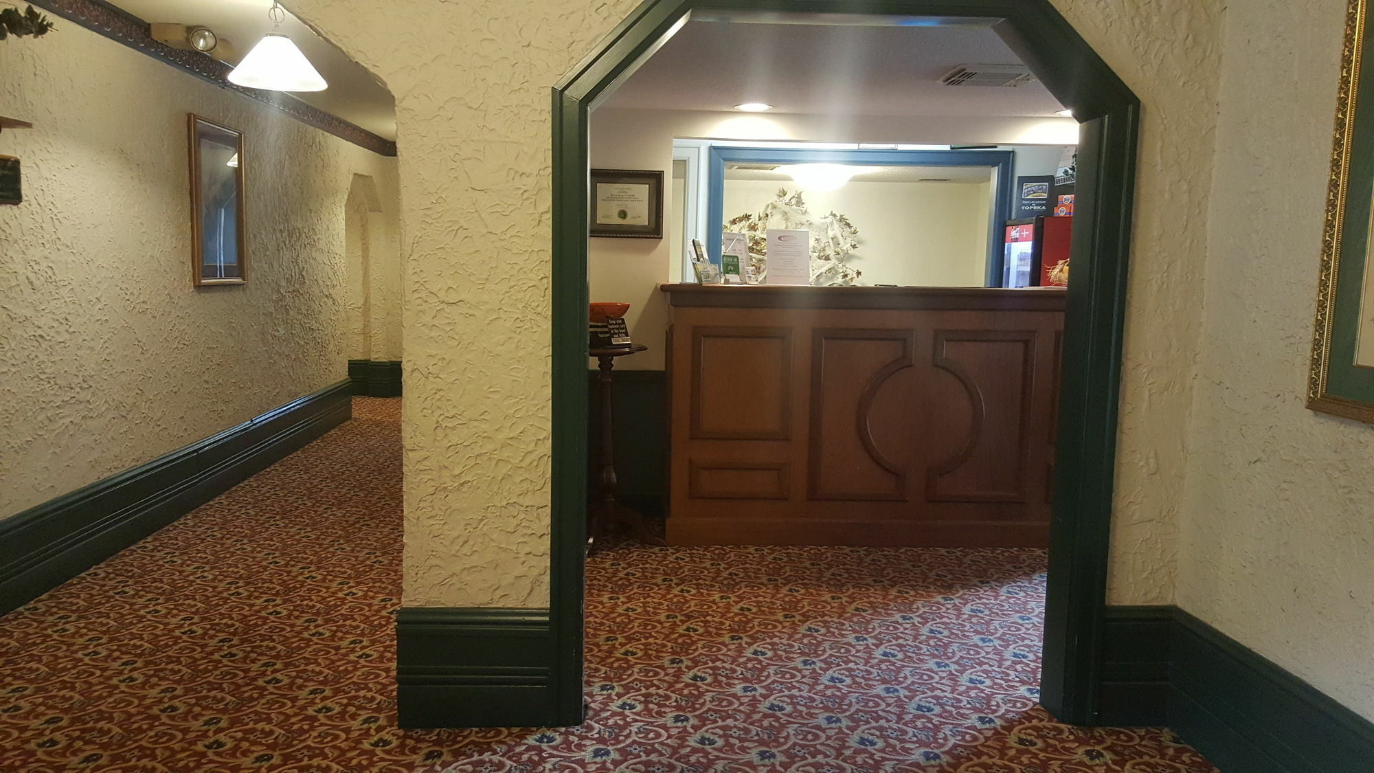 Senate Suites Extended Stay Hotel Топика Экстерьер фото