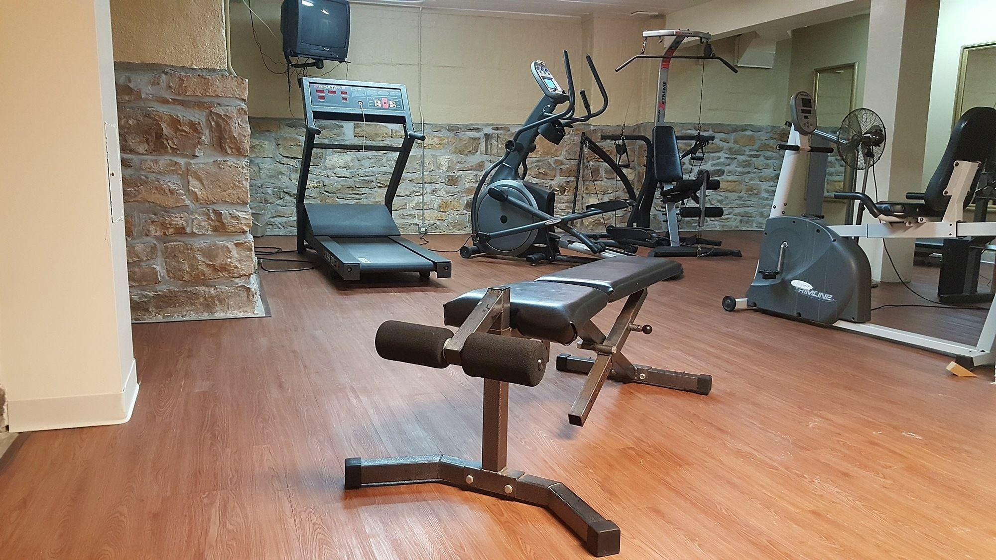 Senate Suites Extended Stay Hotel Топика Экстерьер фото